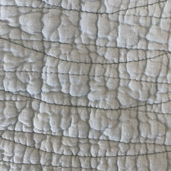 Light Silvery Blue Exquisitely Detailed Quilt - Picture 3 of 7